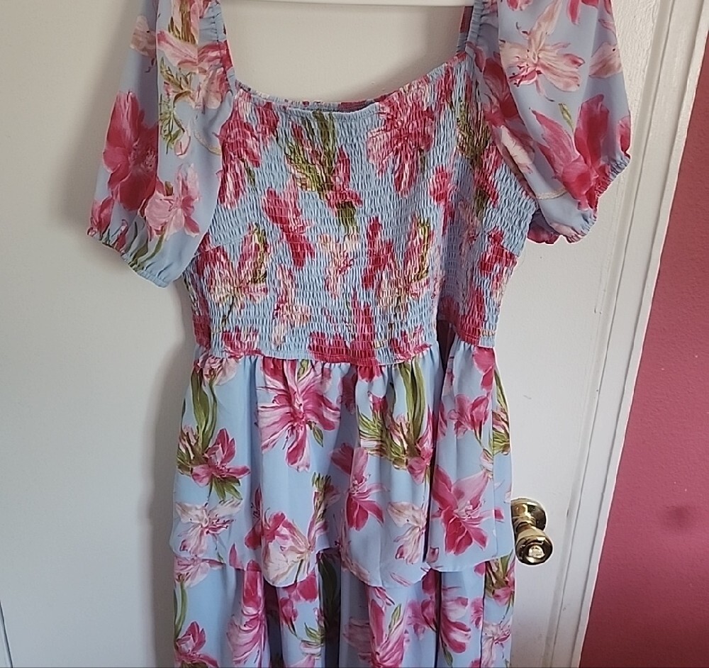 Light Blue Floral Tiered Dress with Puff Sleeves - Picture 3 of 3